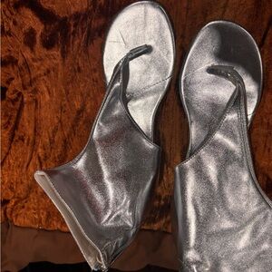 Sleek Silver Sandals with Metallic Finish